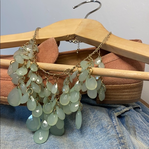 Gold and Jade Color Necklace - Picture 2 of 11